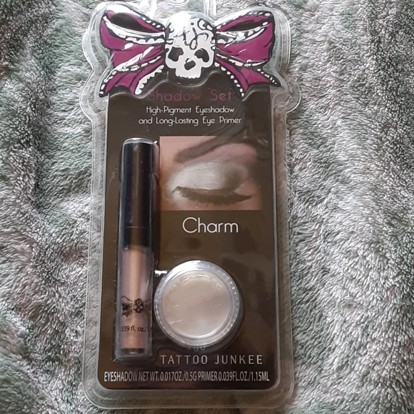 Makeup - Picture 4 of 8